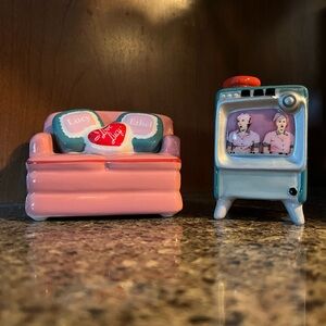 I Love Lucy & Ethel Pink Couch and TV Salt & Pepper Shaker Set
